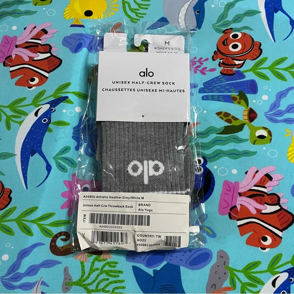 New Alo Yoga Half Crew Throwback Unisex Socks in Heather Grey/White